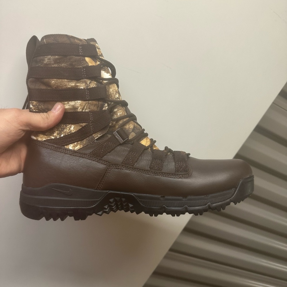 - Nike boots size 12 for men color brown - Picture 3 of 11